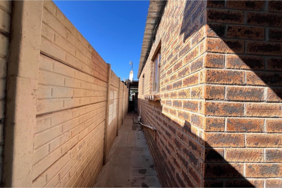 2 Bedroom Property for Sale in Kalkfontein Western Cape